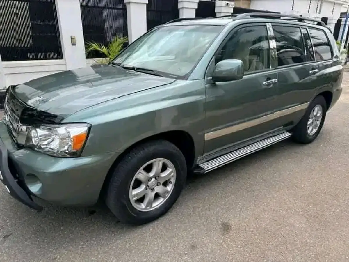 2005 Toyota Highlander - Image 2