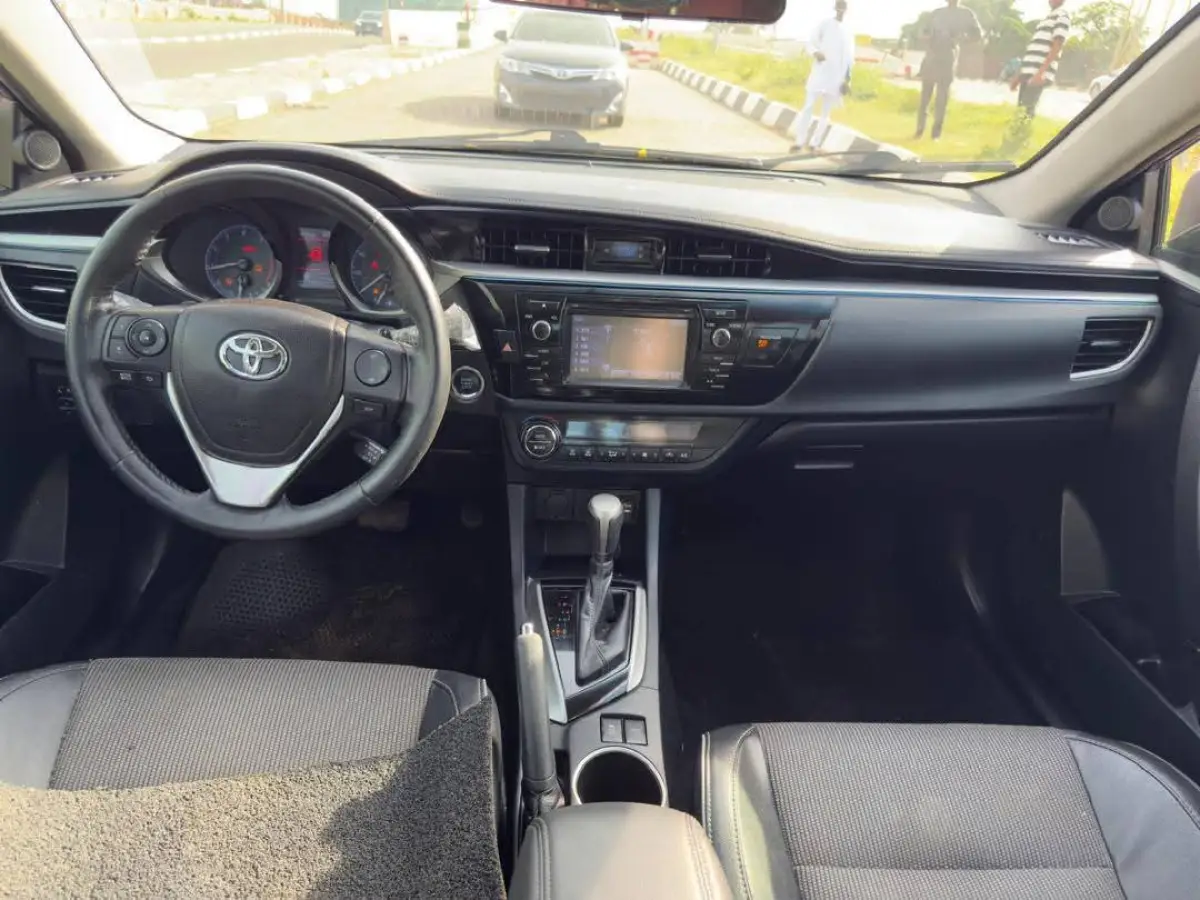 Foreign used Toyota Corolla 2015 - Image 2