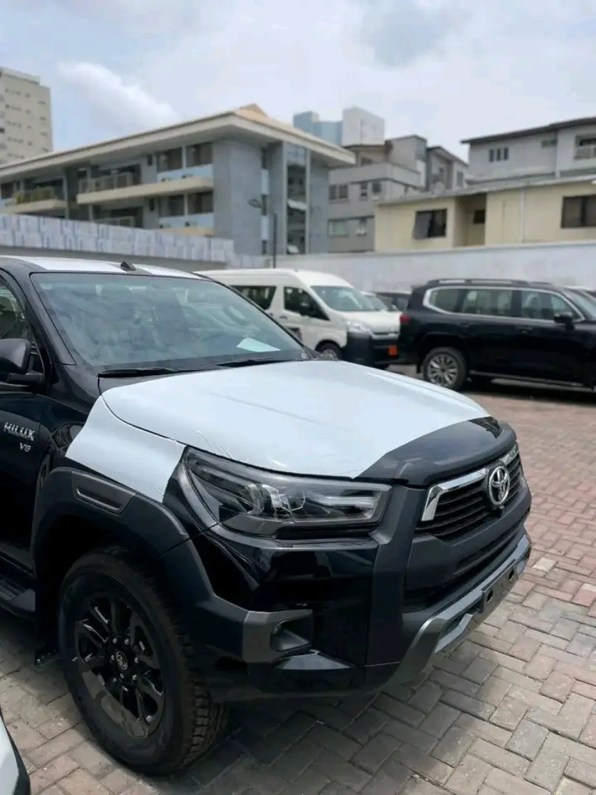 2025 Toyota Hilux - Image 1