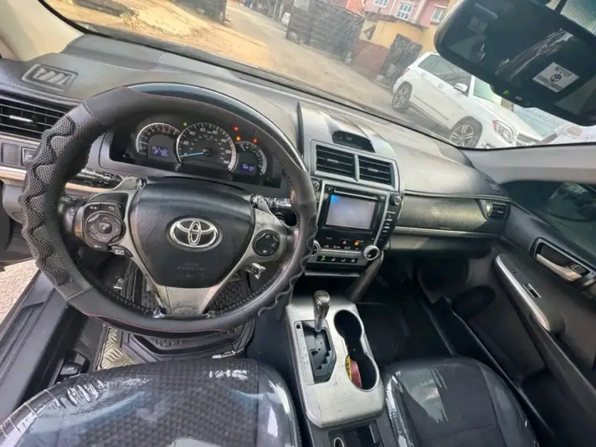 2012 Toyota Camry - Image 7