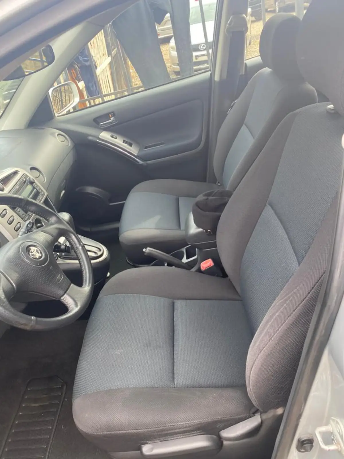 Toyota matrix for sale 2004 - Image 3