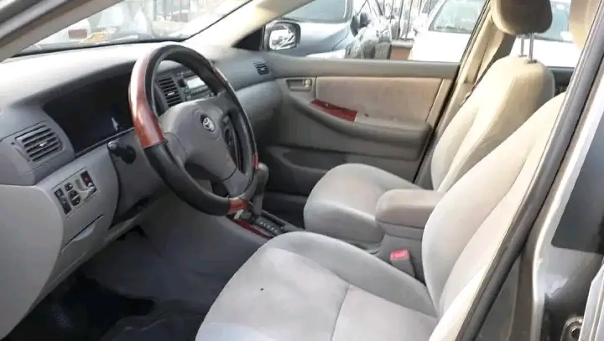 2007 Toyota Corolla LE - Image 9