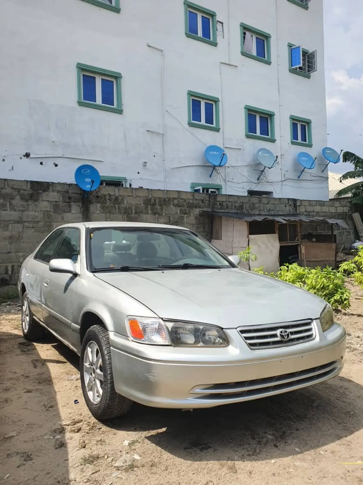 Toyota Camry 2000 - Image 1