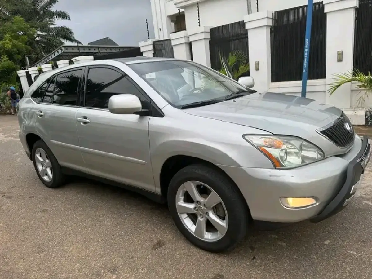 2005 Lexus RX 330 - Image 2