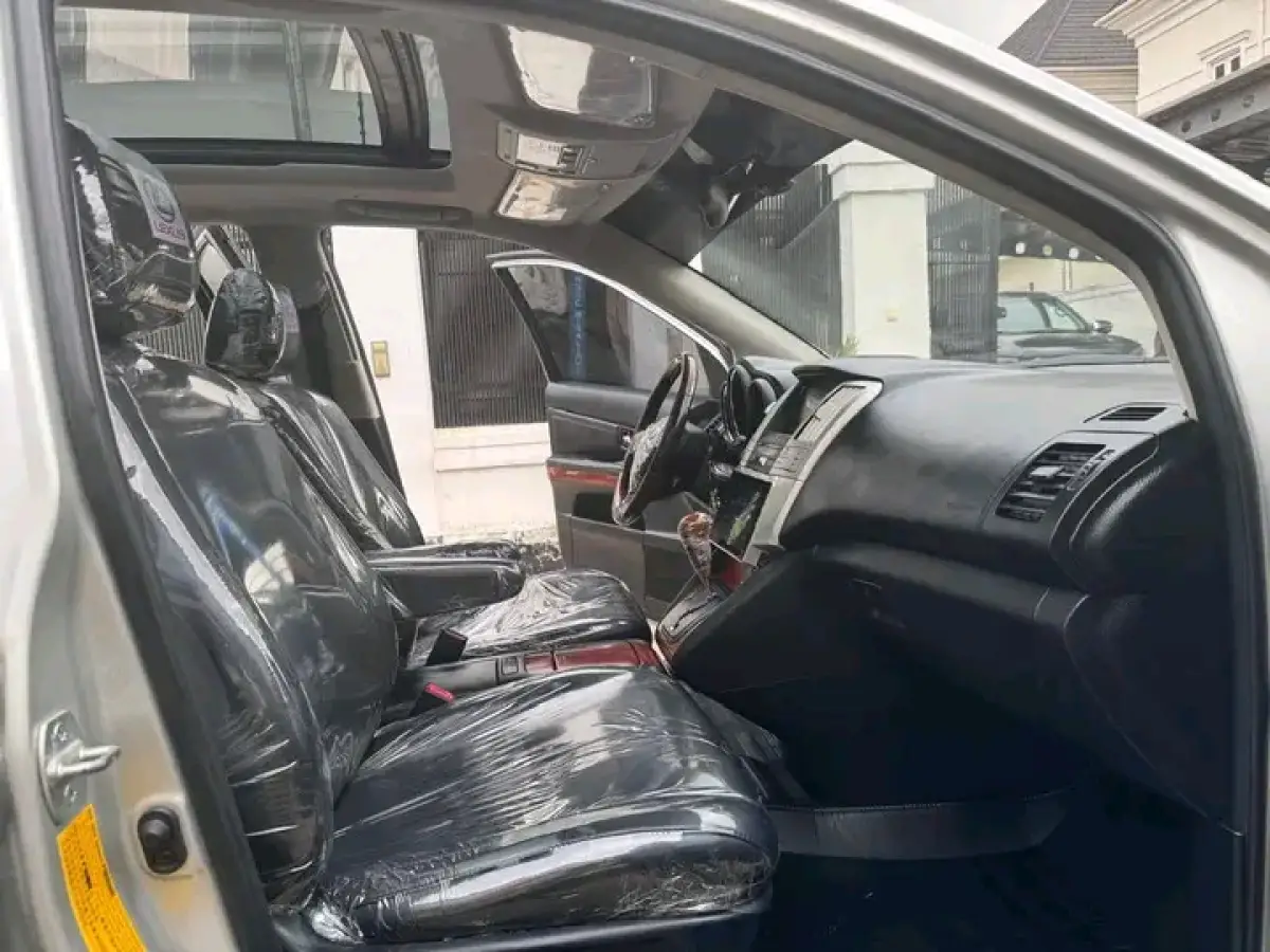 2005 Lexus RX 330 - Image 10