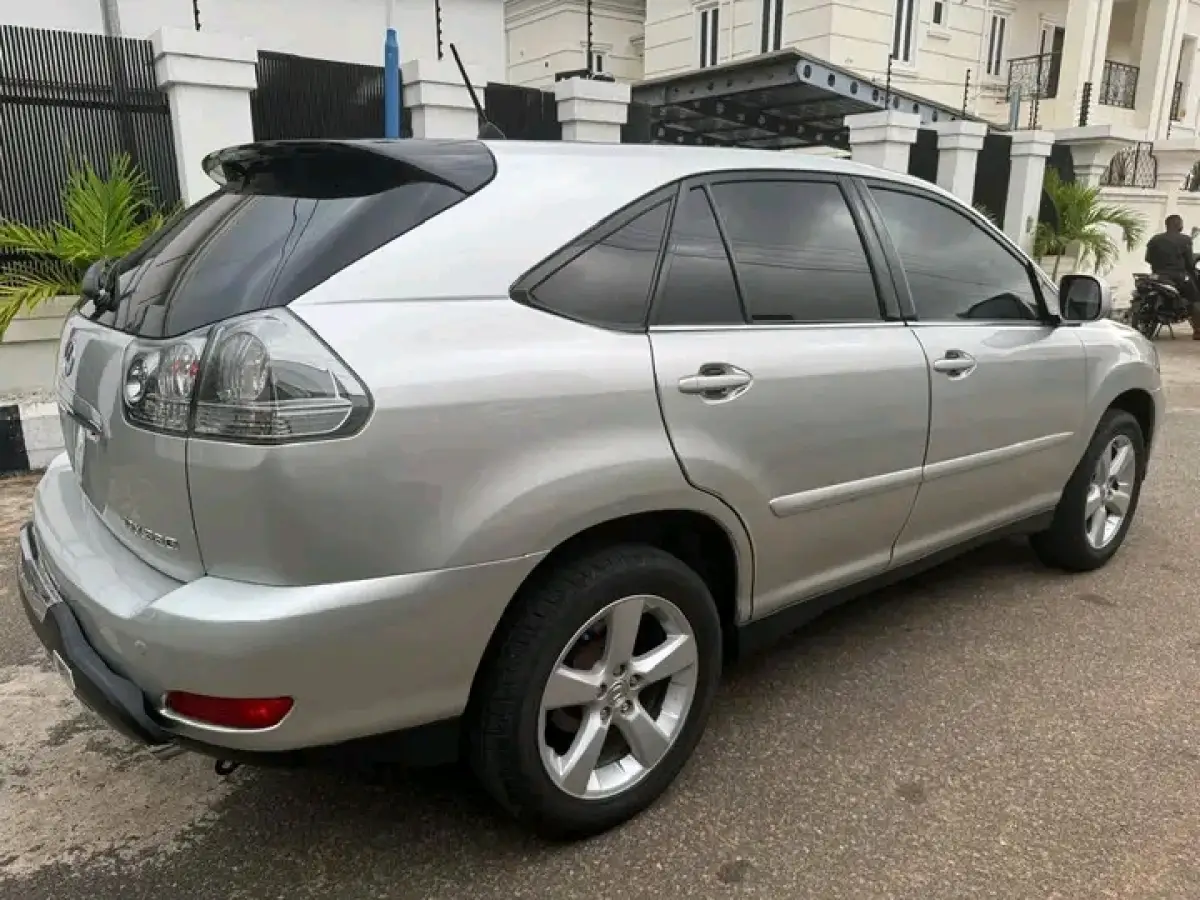 2005 Lexus RX 330 - Image 12
