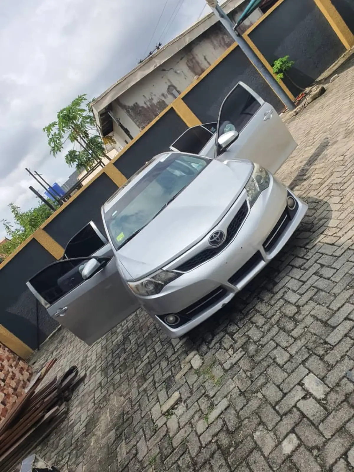 Toyota Camry 2012 - Image 2