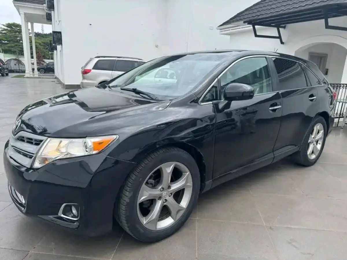 2010 Toyota Venza - Image 3