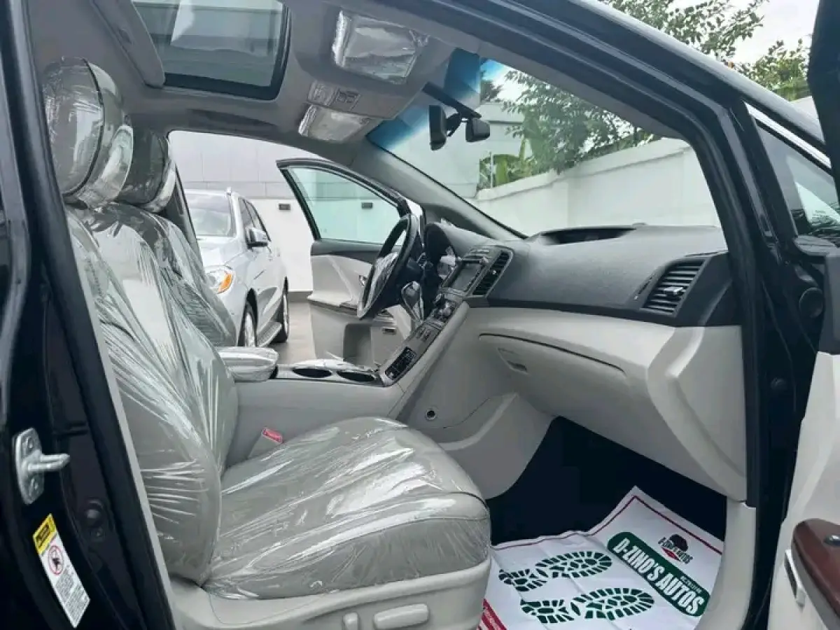 2010 Toyota Venza - Image 9