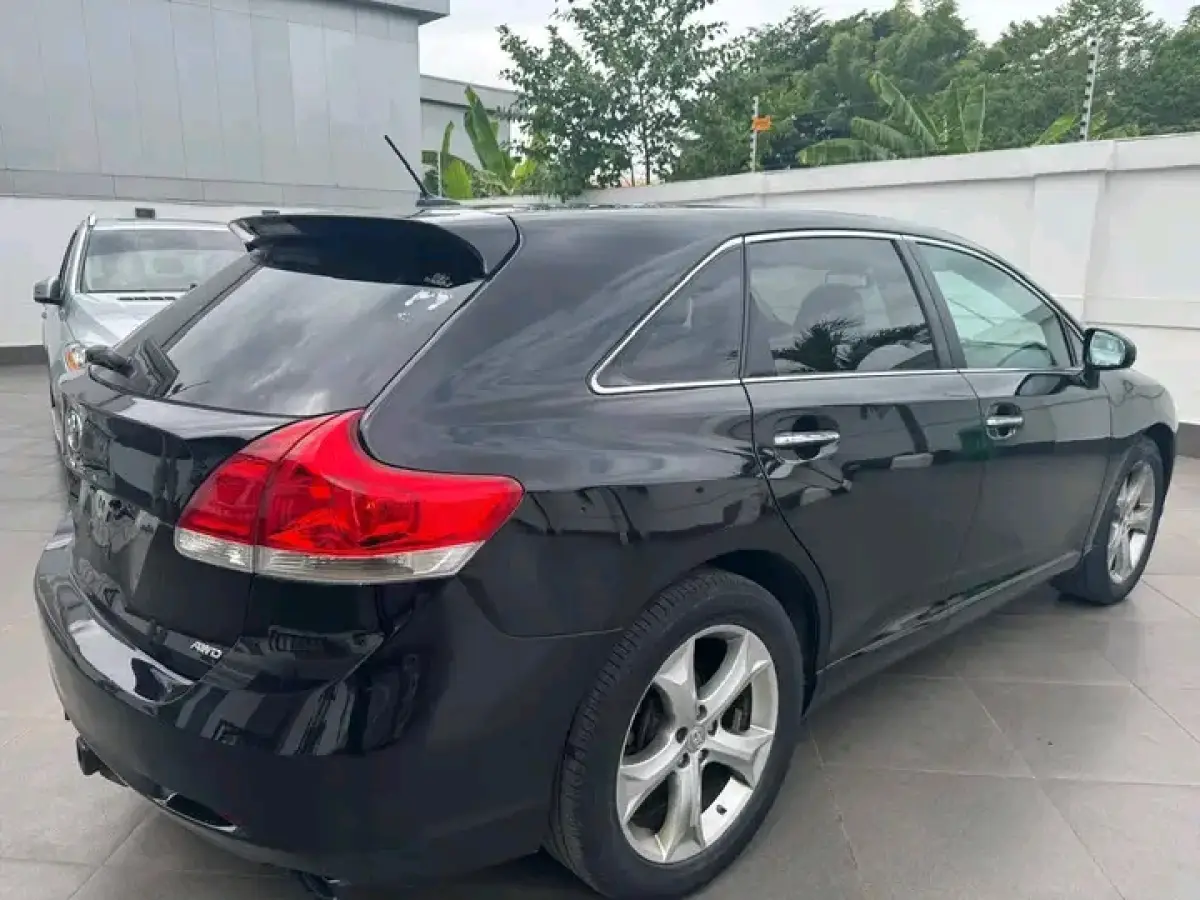 2010 Toyota Venza - Image 11