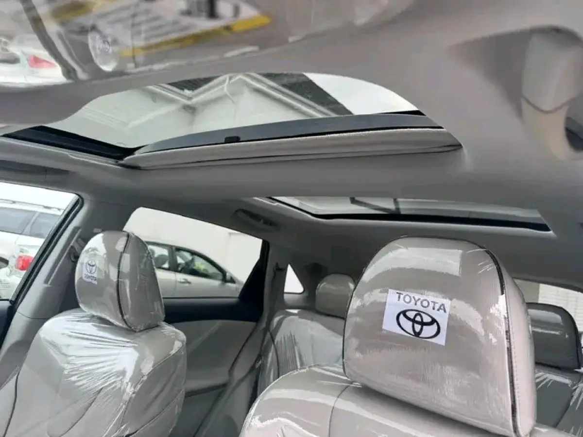 2010 Toyota Venza - Image 12