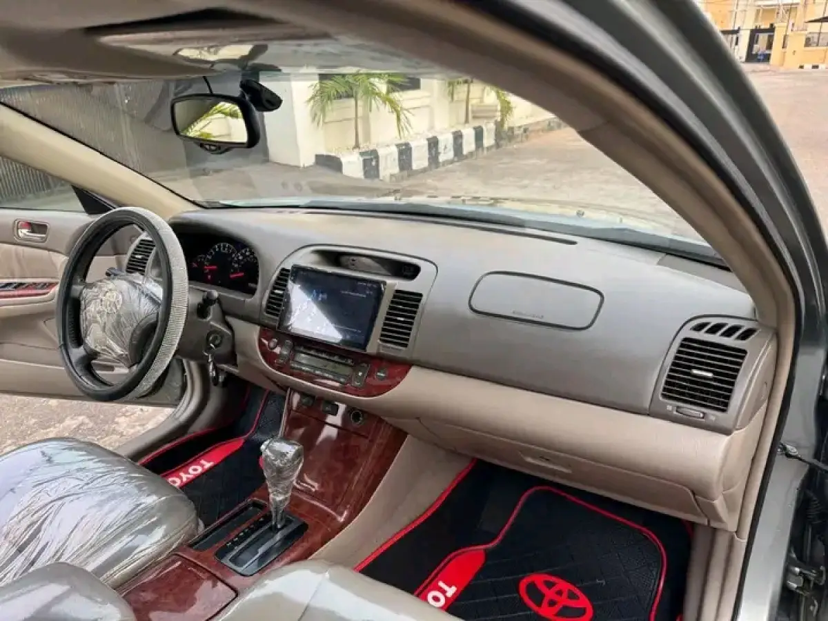 2005 Toyota Camry V6 - Image 11