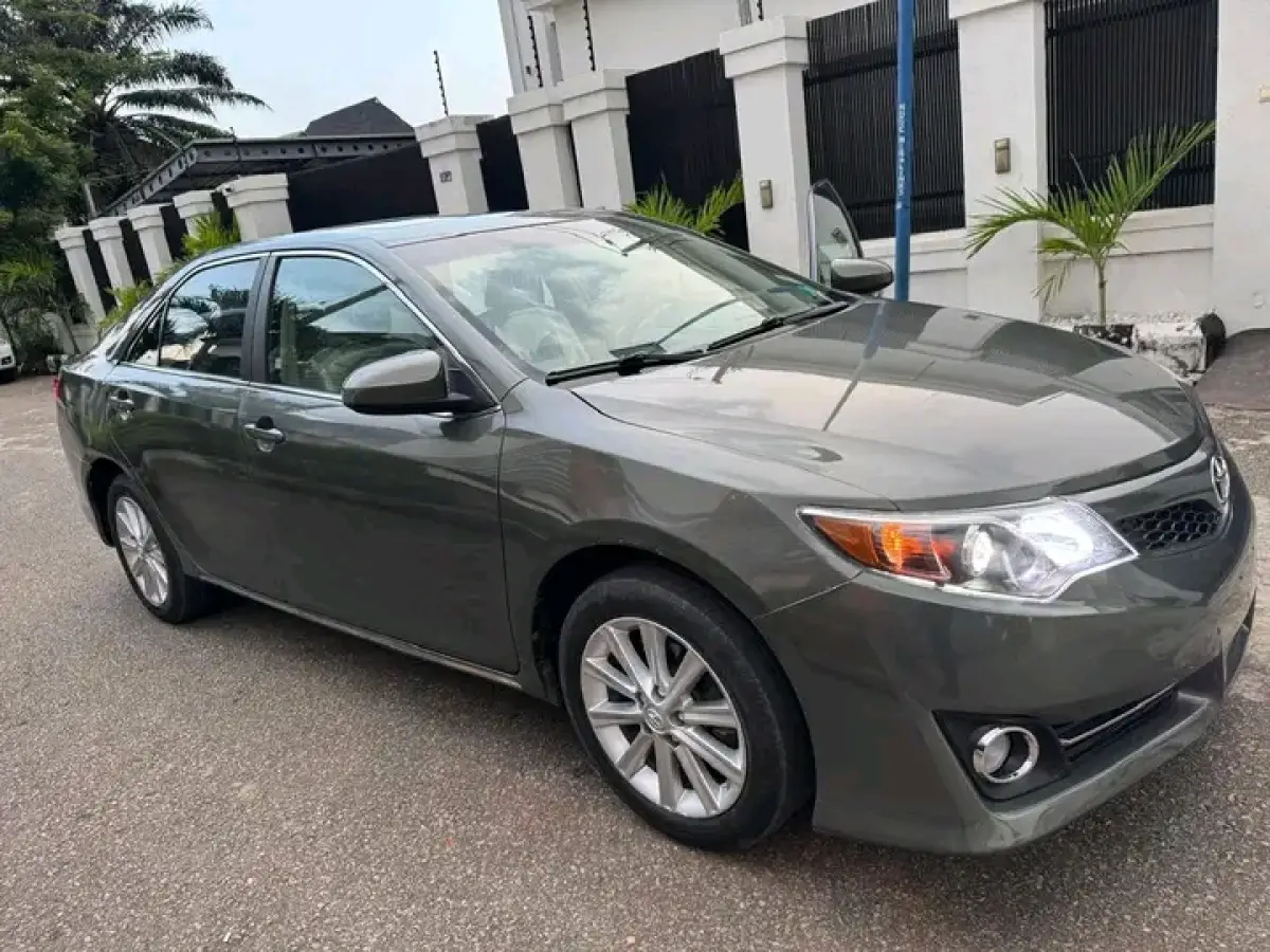 2013 TOYOTA CAMRY XLE (4PLUGS) - Image 2