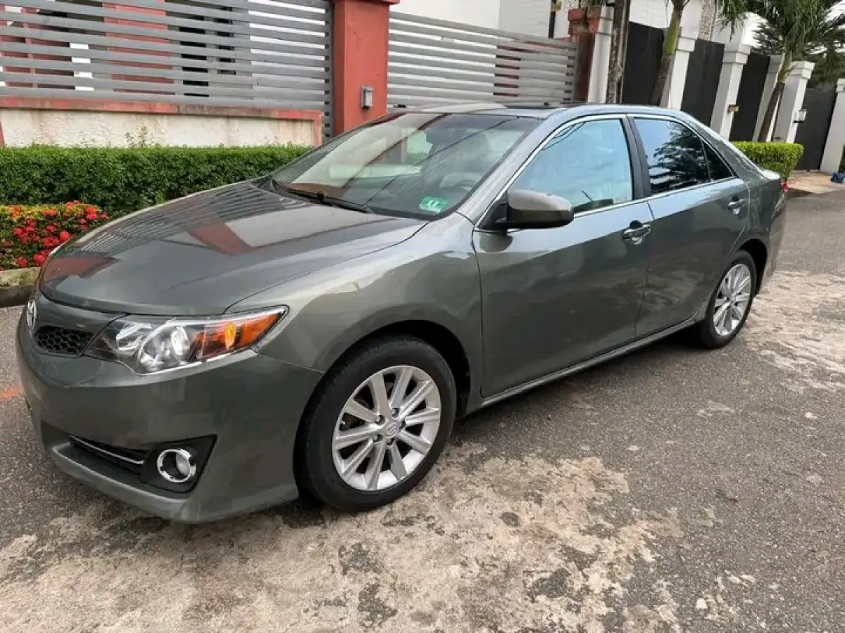 2013 TOYOTA CAMRY XLE (4PLUGS) - Image 3