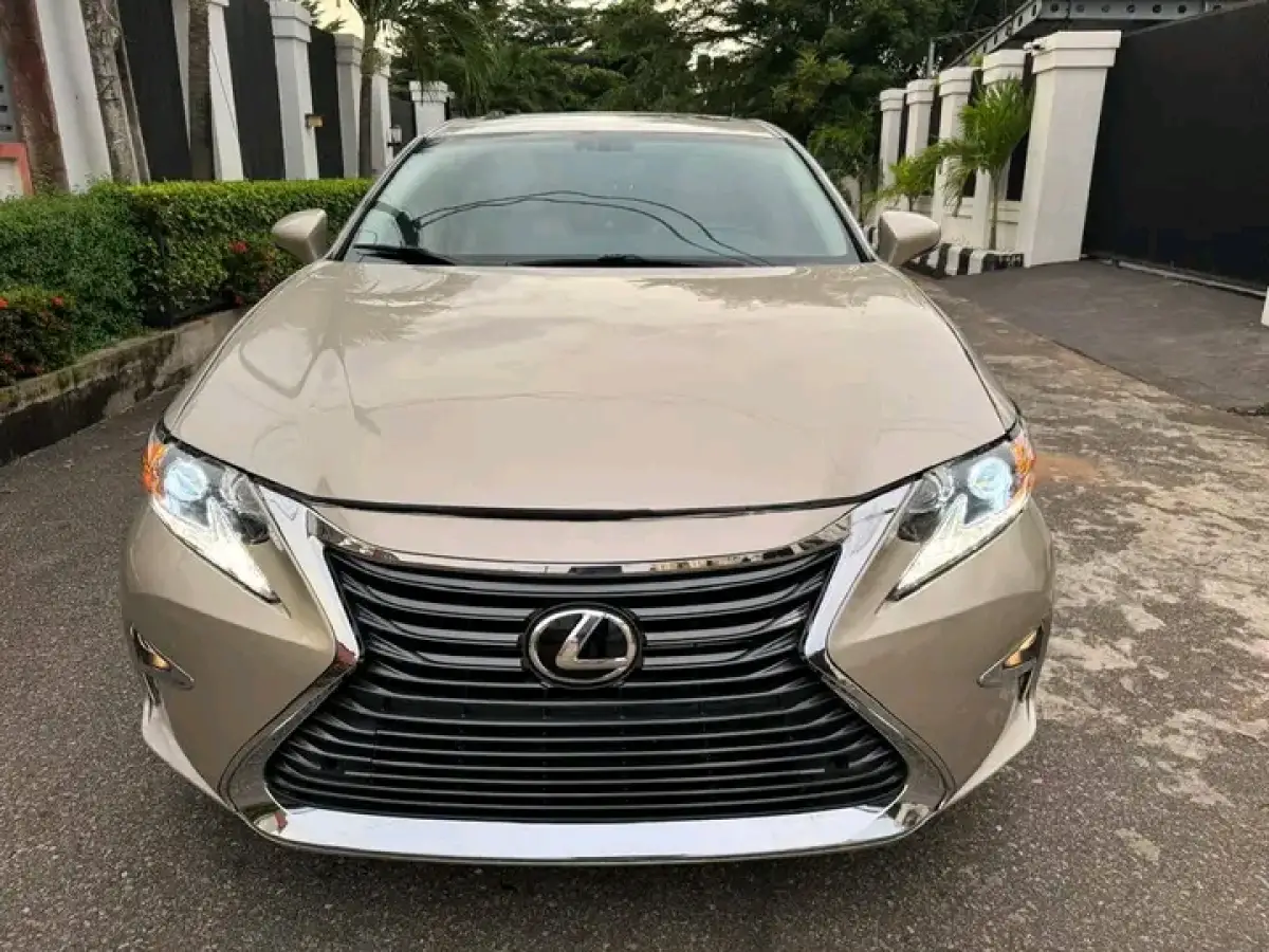 FOREIGN USED 2015 LEXUS ES 350 - Image 1