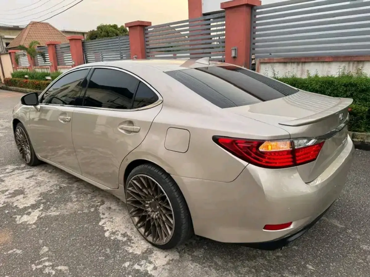 FOREIGN USED 2015 LEXUS ES 350 - Image 10
