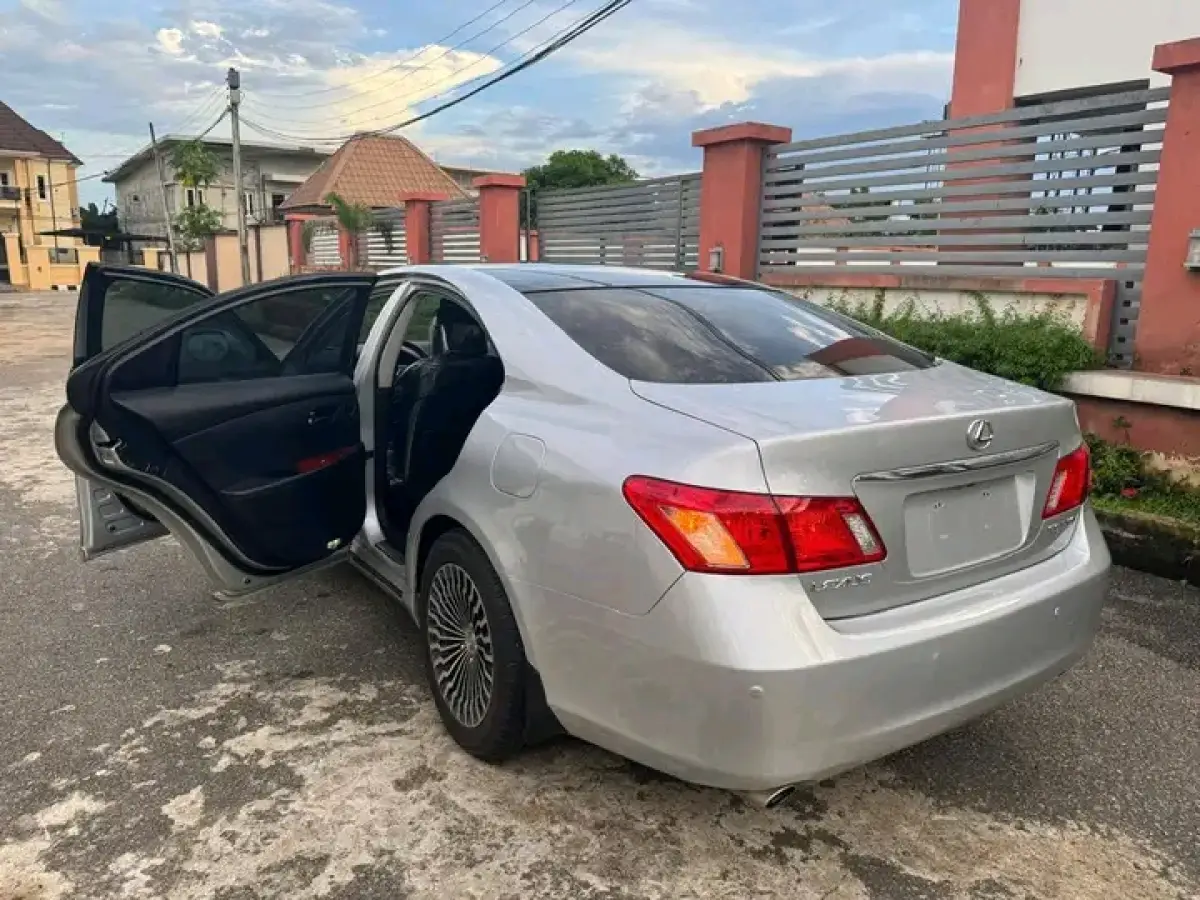2009 Lexus ES 350 - Image 3