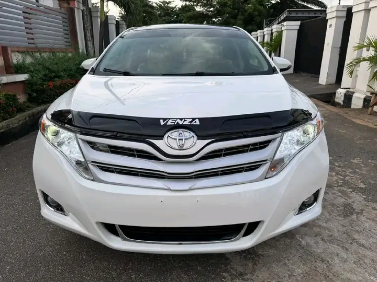 FOREIGN USED 2010 TOYOTA VENZA V6 - Image 1