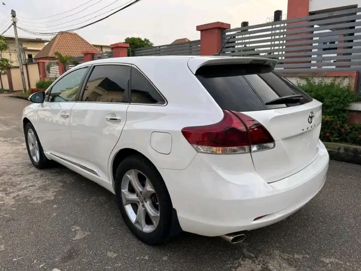 FOREIGN USED 2010 TOYOTA VENZA V6 - Image 4