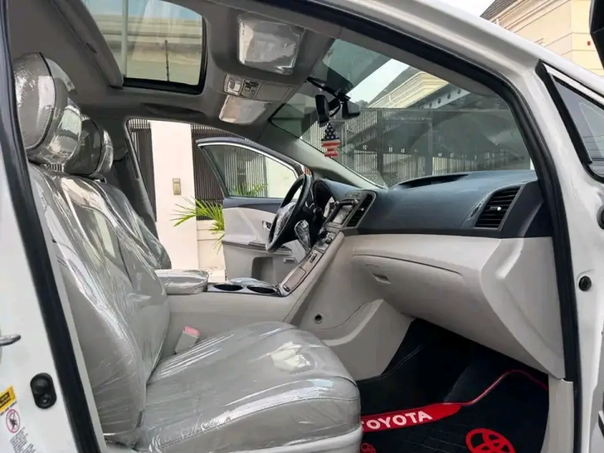 FOREIGN USED 2010 TOYOTA VENZA V6 - Image 8