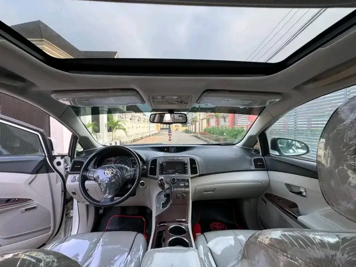 FOREIGN USED 2010 TOYOTA VENZA V6 - Image 9