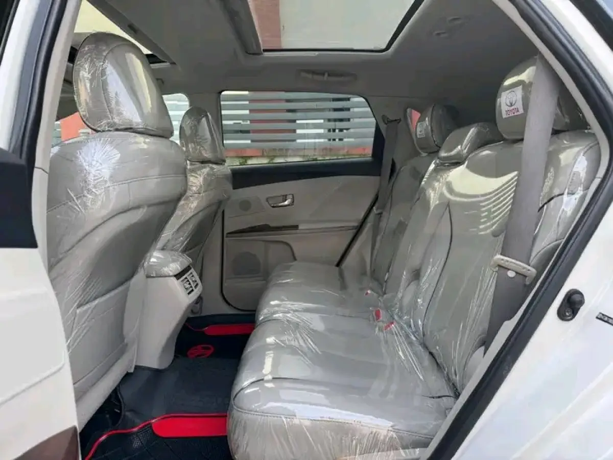 FOREIGN USED 2010 TOYOTA VENZA V6 - Image 12