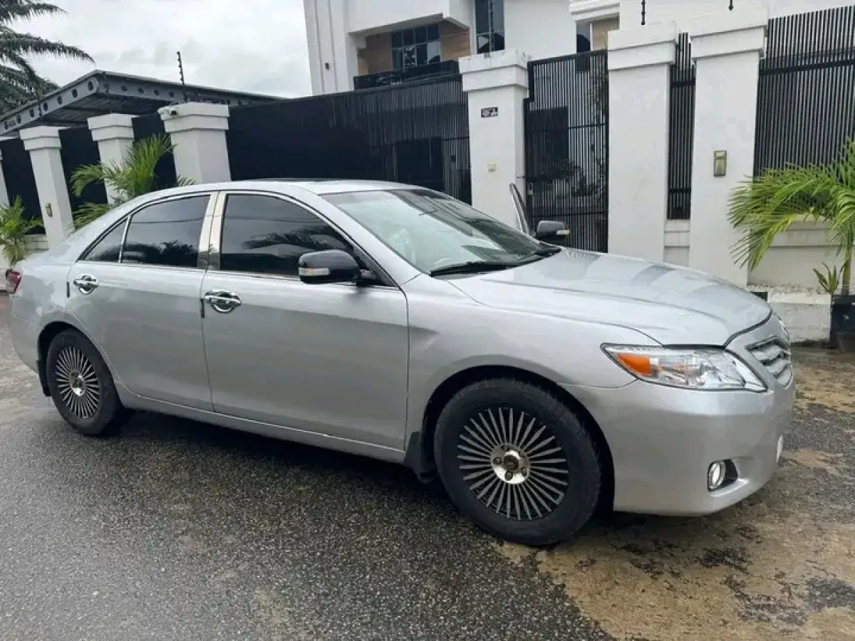 2008 TOYOTA CAMRY V6 XLE - Image 2