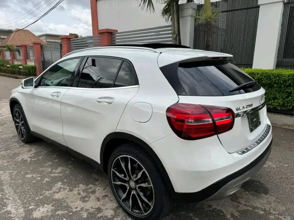 2017 MERCEDES BENZ GLA 250 - Image 5