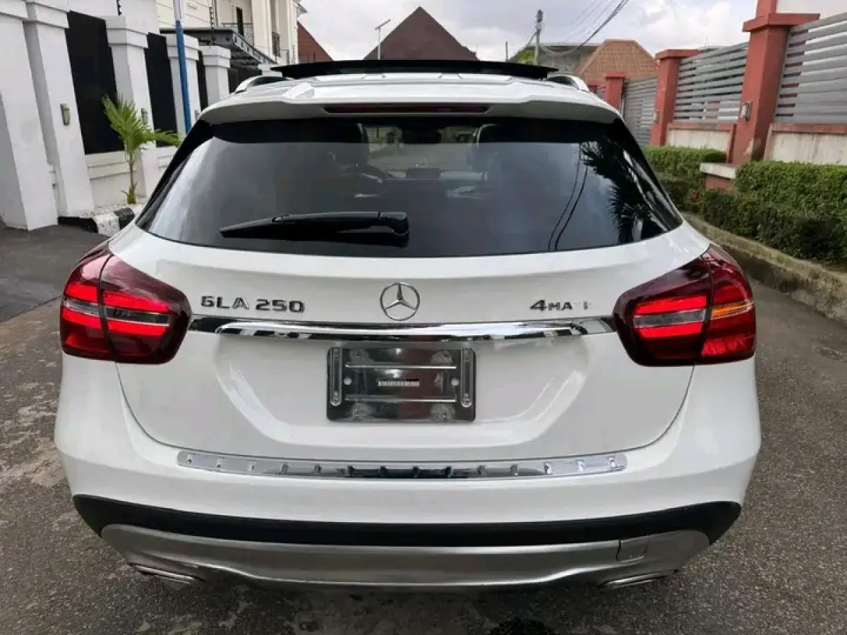 2017 MERCEDES BENZ GLA 250 - Image 12