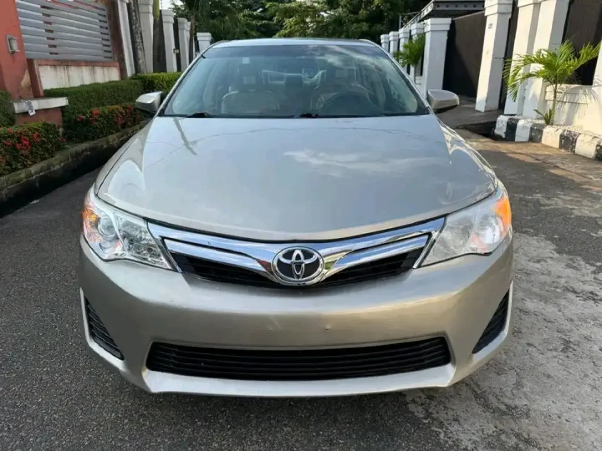 2014 TOYOTA CAMRY LE FOREIGN USED - Image 1
