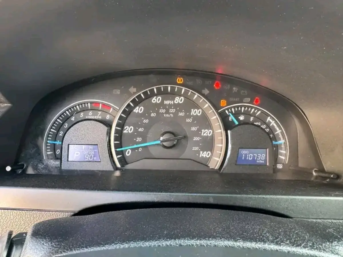 2014 TOYOTA CAMRY LE FOREIGN USED - Image 4