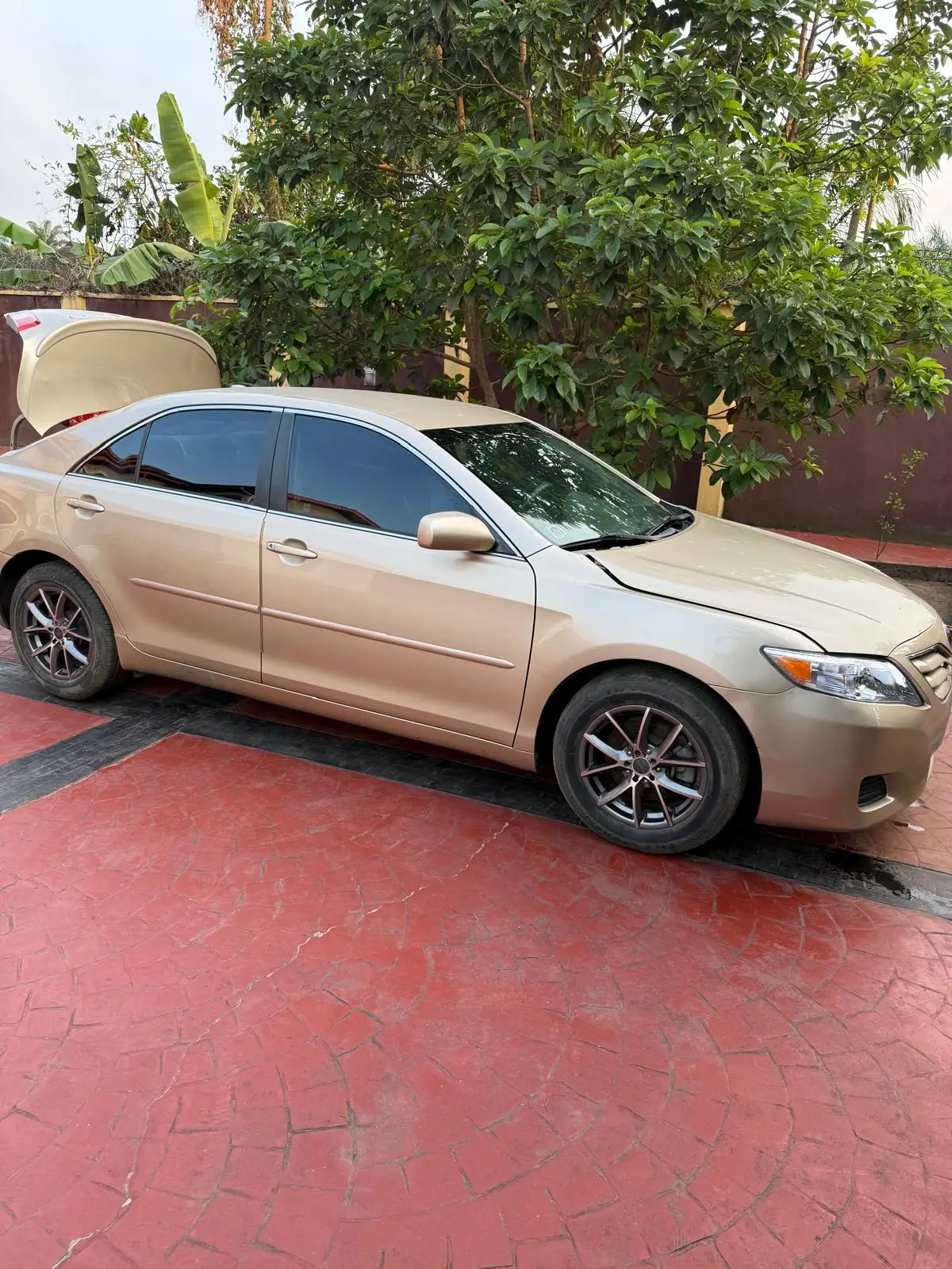 FOR SALE CLEAN 2010 DIRECT USA TOYOTA CAMRY (BIG DADDY) - Image 5