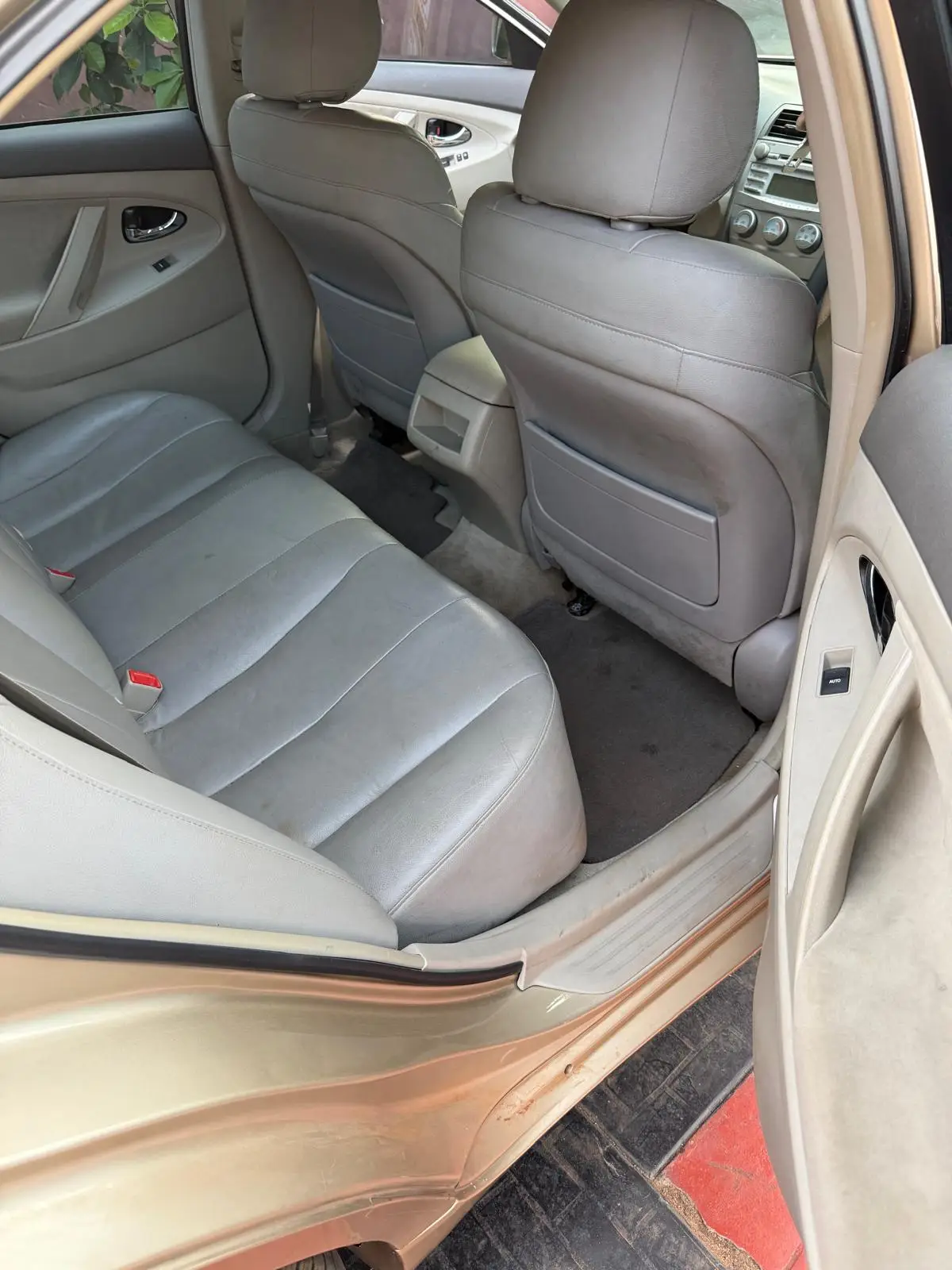 FOR SALE CLEAN 2010 DIRECT USA TOYOTA CAMRY (BIG DADDY) - Image 8
