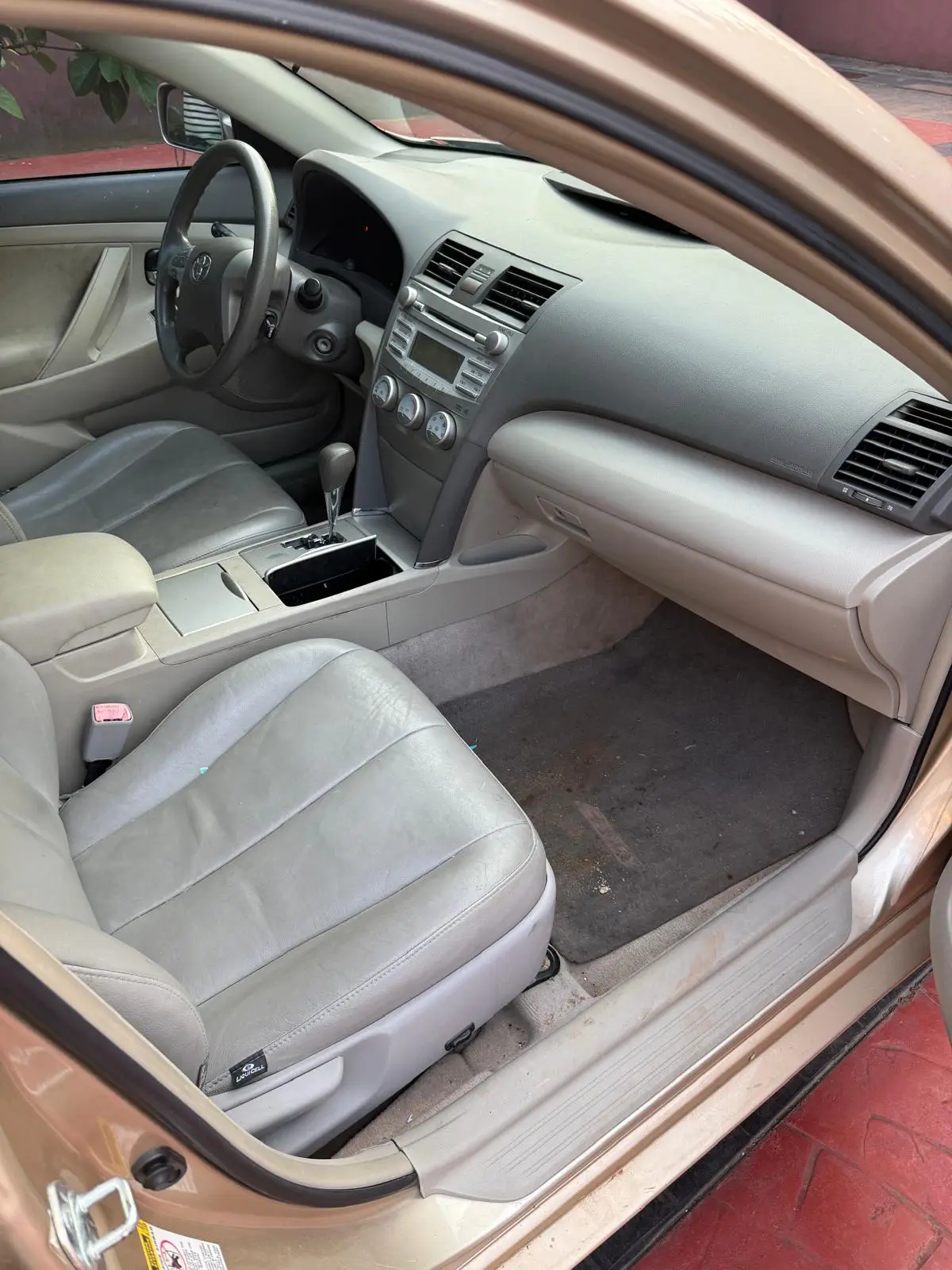 FOR SALE CLEAN 2010 DIRECT USA TOYOTA CAMRY (BIG DADDY) - Image 9