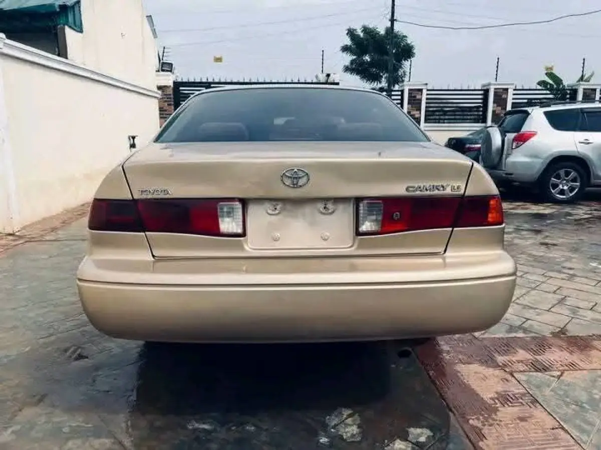 Foreign used Toyota Corolla drop light 2000 - Image 2