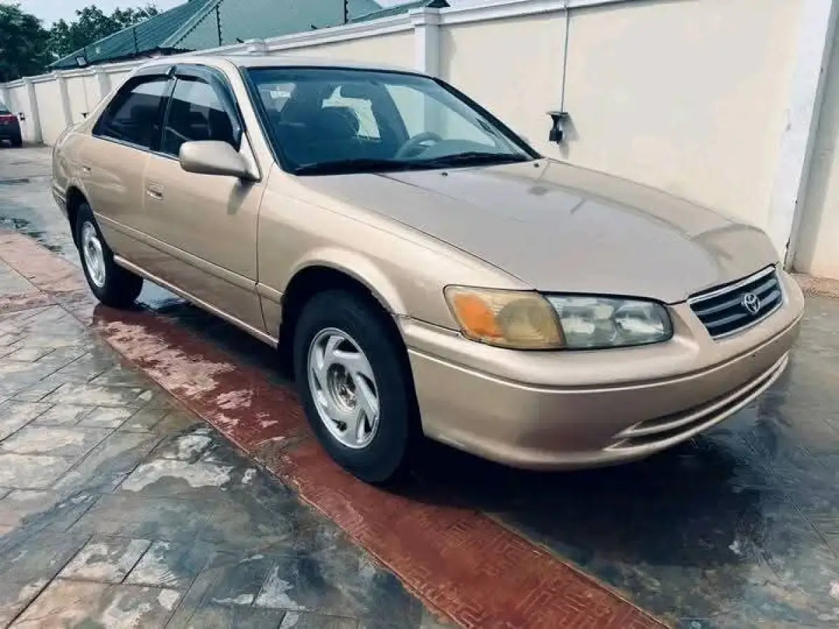 Foreign used Toyota Corolla drop light 2000 - Image 3