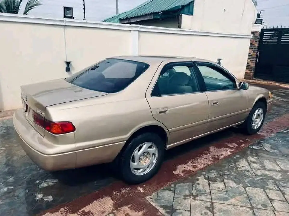 Foreign used Toyota Corolla drop light 2000 - Image 4