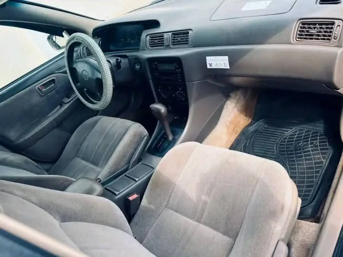 Foreign used Toyota Corolla drop light 2000 - Image 6