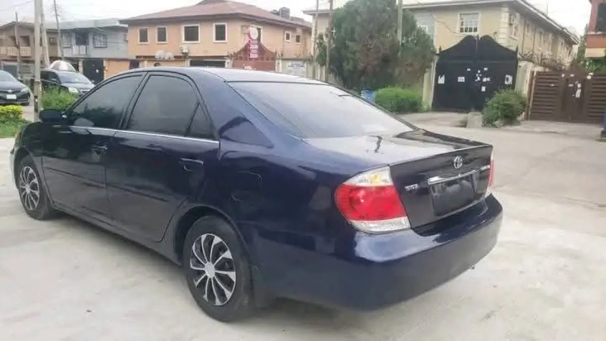 Foreign used Toyota Camry Le - Image 4