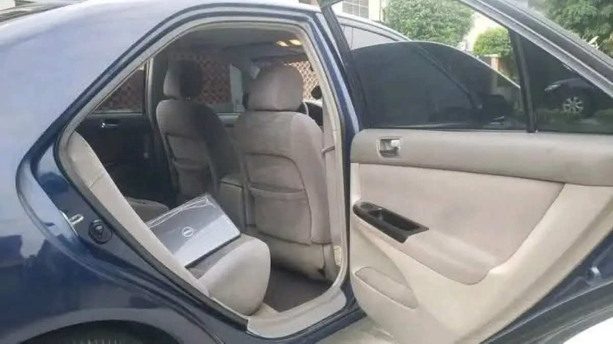 Foreign used Toyota Camry Le - Image 8