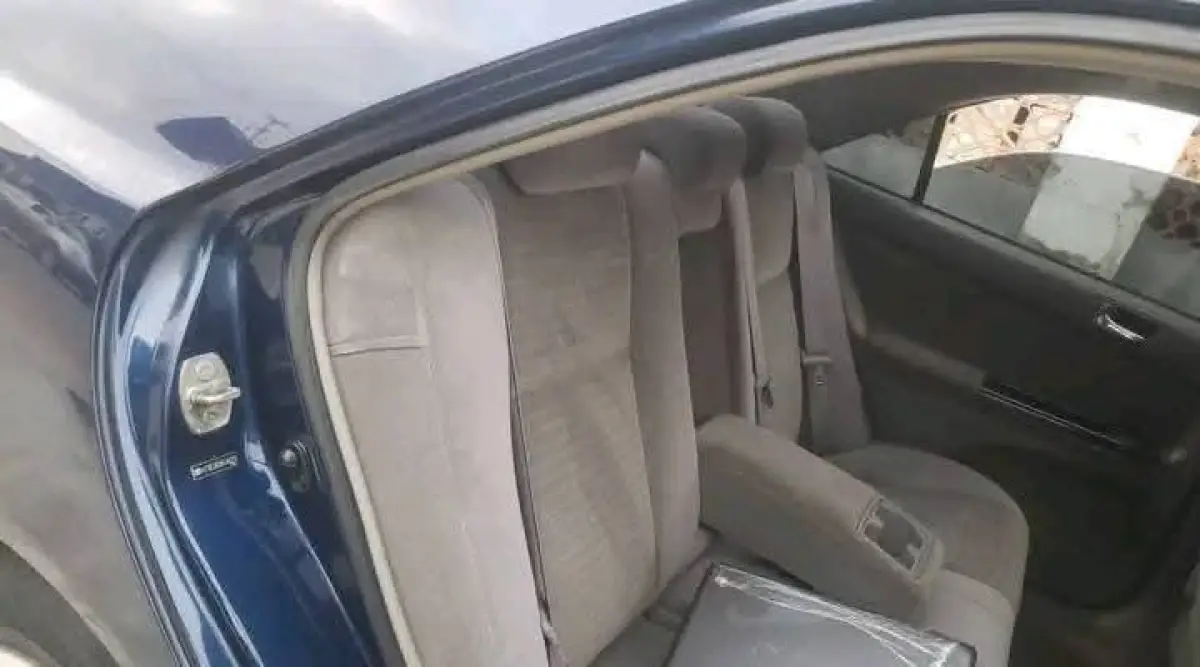 Foreign used Toyota Camry Le - Image 9