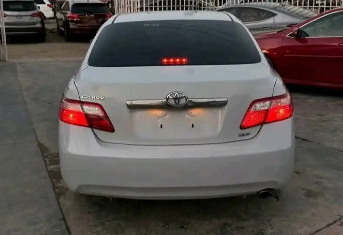 Toyota Camry xle - Image 2