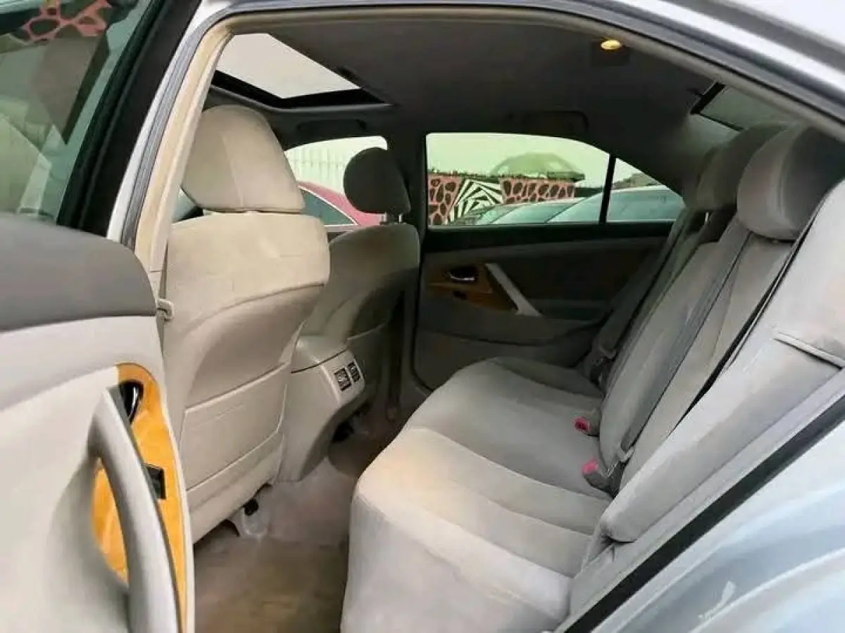 Toyota Camry xle - Image 6