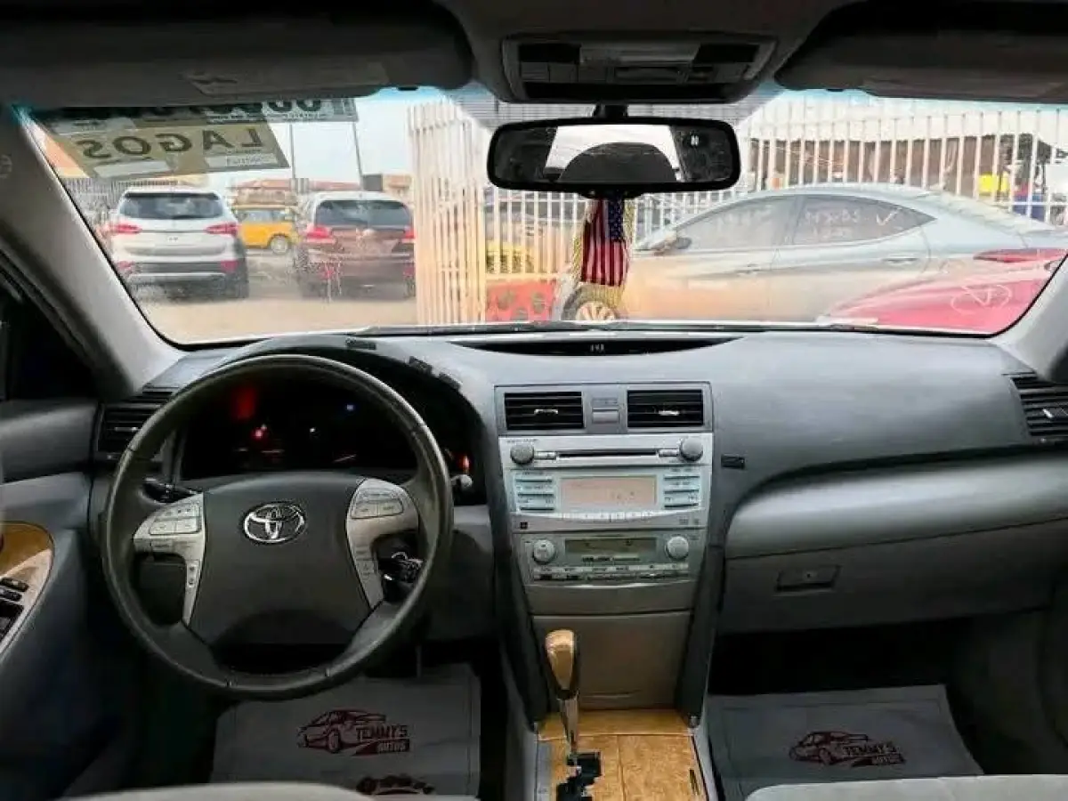 Toyota Camry xle - Image 7
