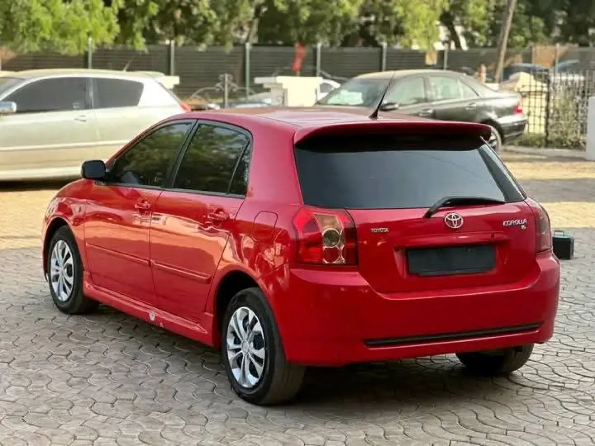 Foreign used Toyota Corolla obama - Image 4