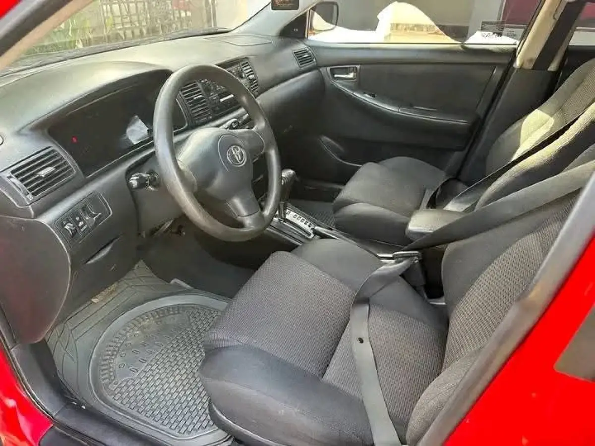 Foreign used Toyota Corolla obama - Image 6