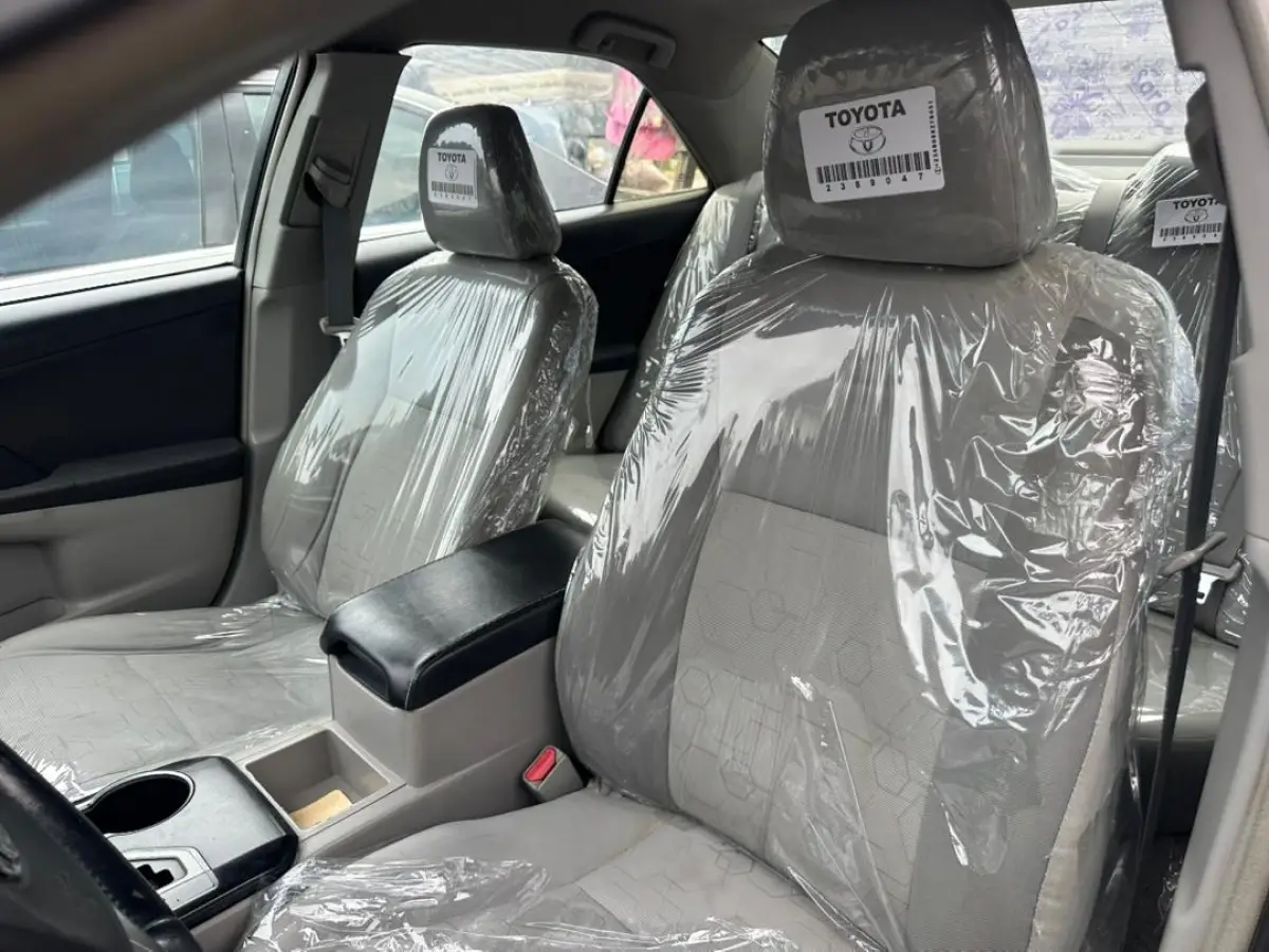 Toyota Camry 2014 - Image 2