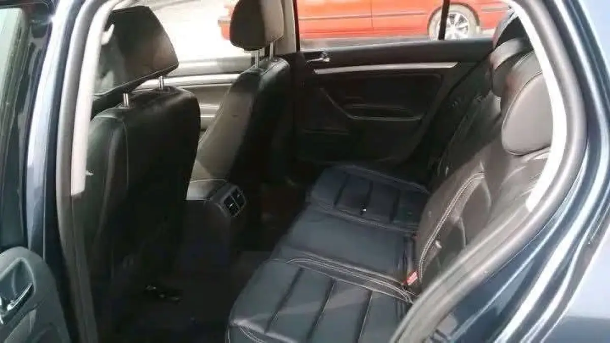 Volkswagen golf - Image 2