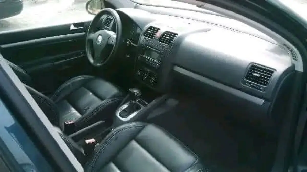 Volkswagen golf - Image 4