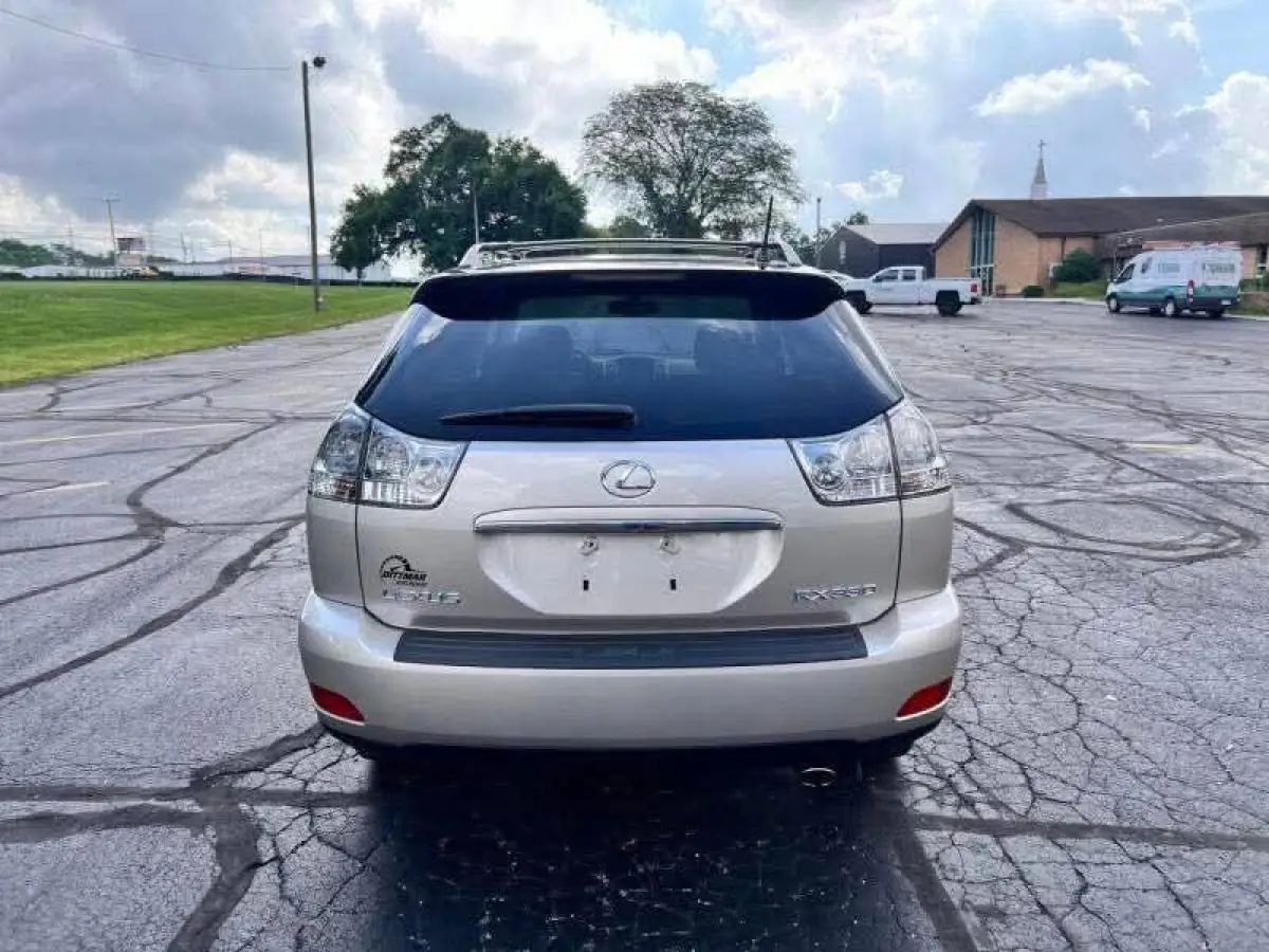 Foreign used Lexus Rx 330 - Image 4